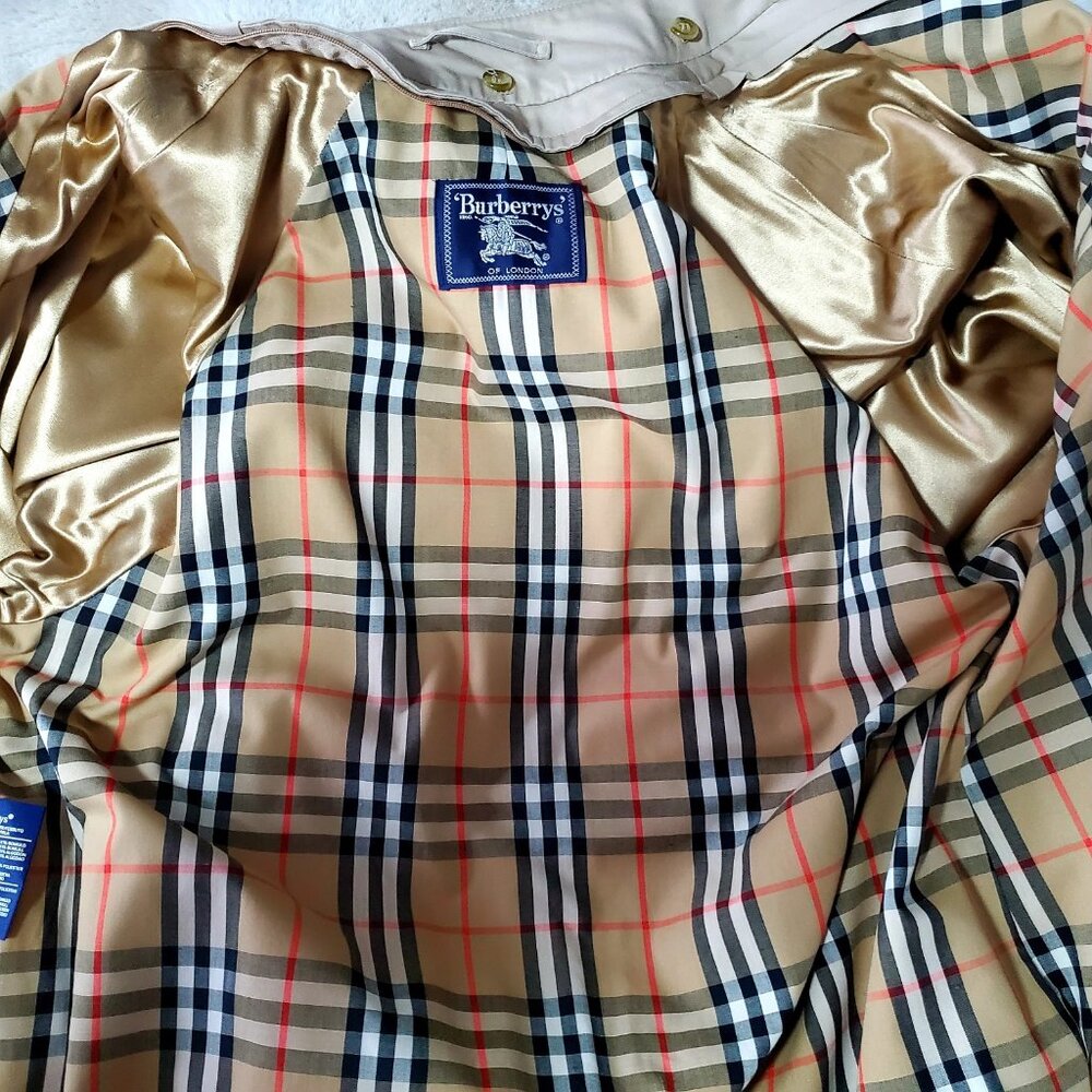 Vintage Burberry Trench Coat Removable Liner Wool, Classic, Timeless - Picture 7 of 16